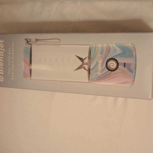 Blendjet. The original portable blender box opened - Picture 2 of 4